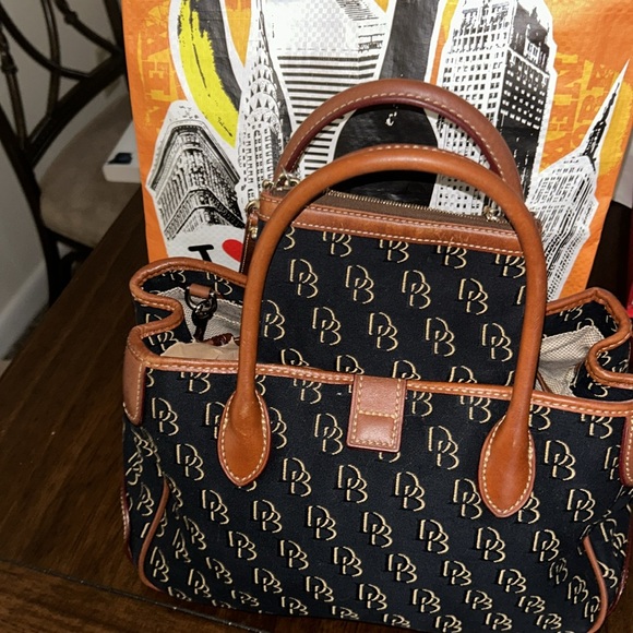 Dooney and Bourke Monogram Hand/Crossbody Bag w/ Wristlet-2 pieces EUC - Picture 6 of 14